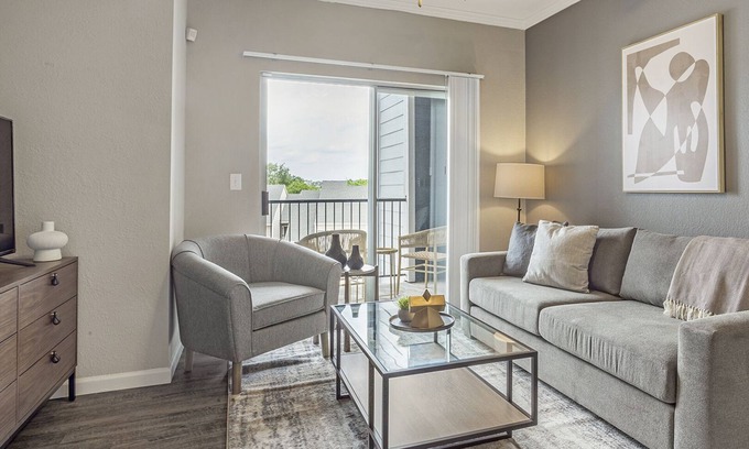 East Riverside - Oltorf Apartment | Modern Apartment in Prime Location with Family Amenities
