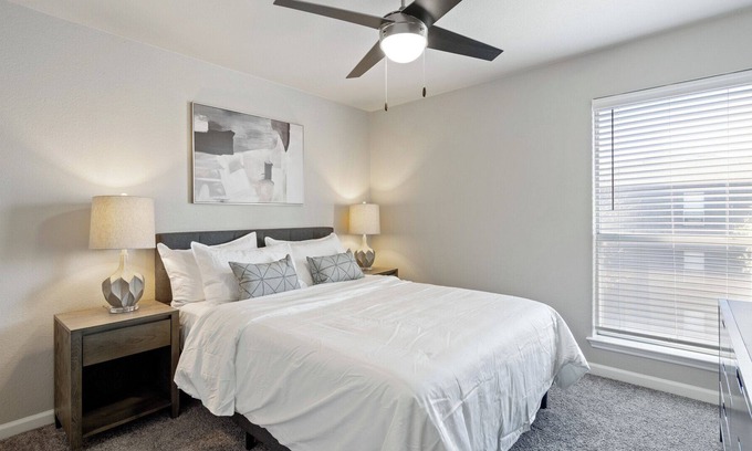 Cityplace Apartment | Modern Apartment with Kitchen in Prime Location