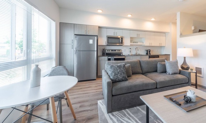 Kent Apartment | Stylish Apartment with Kitchen in Prime Location