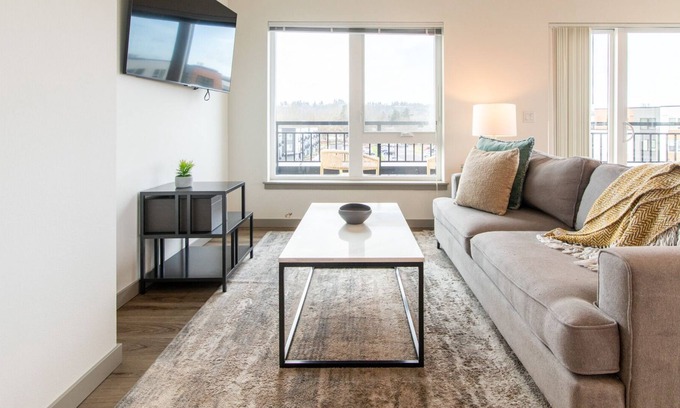 Kent Apartment | Modern Apartment with Kitchen in Prime Location