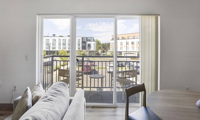 Kent Apartment | Modern Apartment with Kitchen & Child-Friendly Amenities
