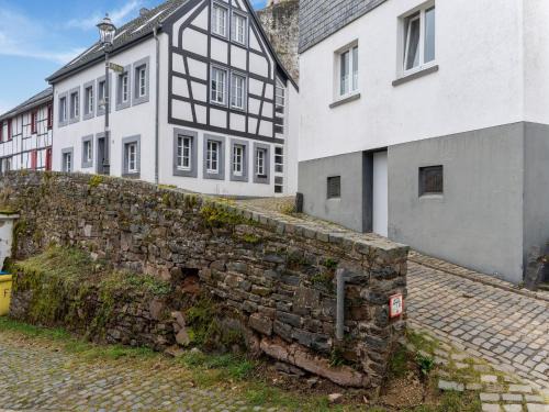 Reifferscheid Apartment | Modern Apartment in Reifferscheid with Garden & Hot Tub