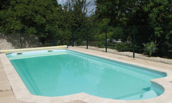 Segonzac Villa | Modern Apartment in Segonzac with Swimming Pool