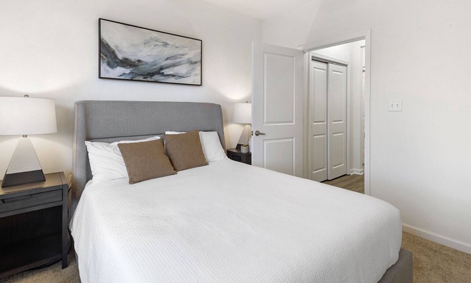 Chesapeake Apartment | Modern Apartment with Kitchen in Prime Location