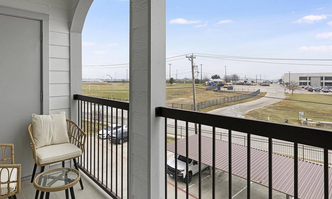 Haltom City Apartment | Modern Apartment in Prime Location with Family-Friendly Amenities
