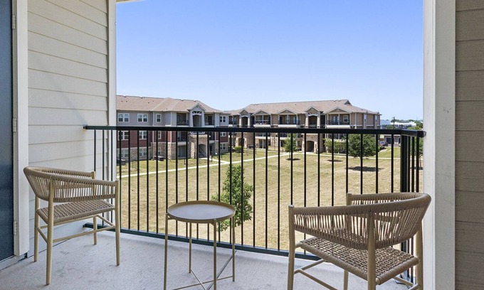 Brooks City Base Apartment | Modern Apartment Near Attractions with Family-Friendly Amenities