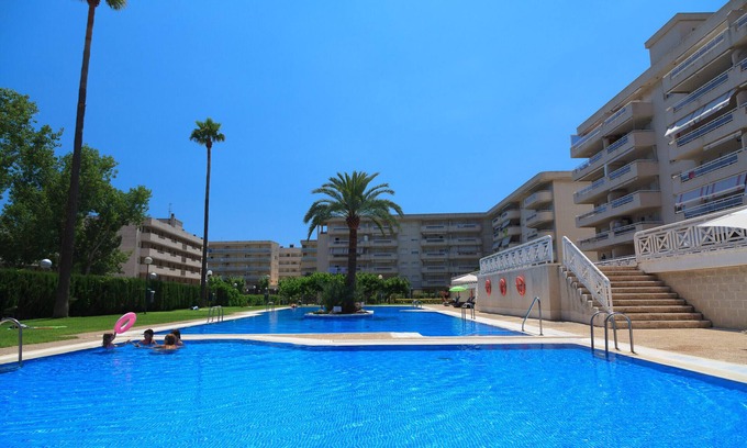 La Pineda Apartment | Beachside Modern Apartment with Pool & Spa Amenities