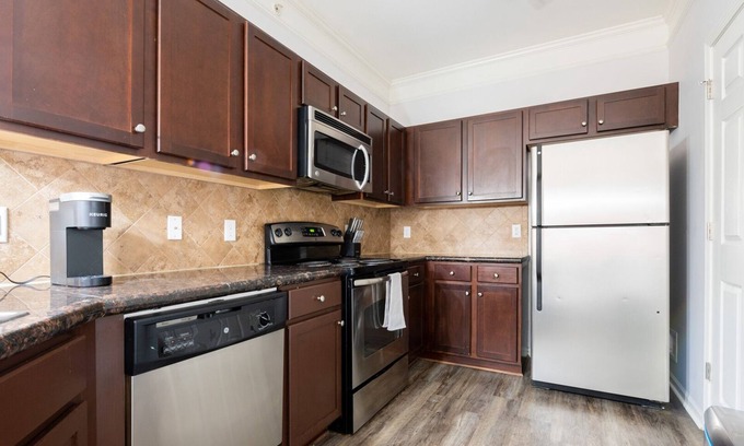 Overland Park Apartment | Modern Apartment in Prime Location with Family-Friendly Amenities