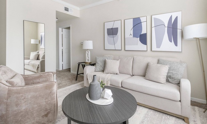 Alden Bridge Apartment | Modern Apartment with Kitchen in Central Location