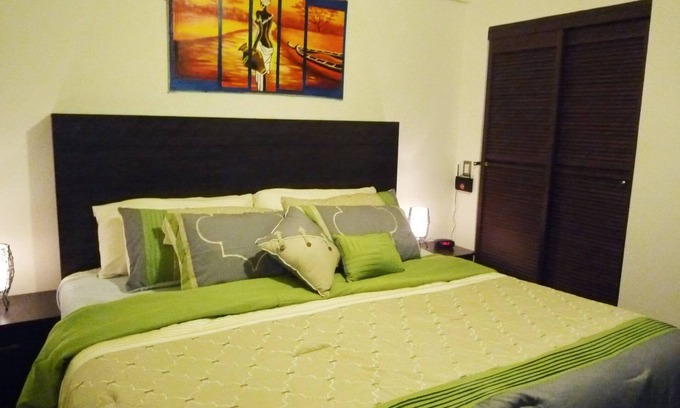 Granada Condo | Stylish Apartment with Pool and Spa - Guest Rated 9.8