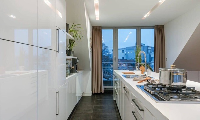 Antwerp Apartment | Contemporary Apartment with Rooftop Terraces & Great Amenities