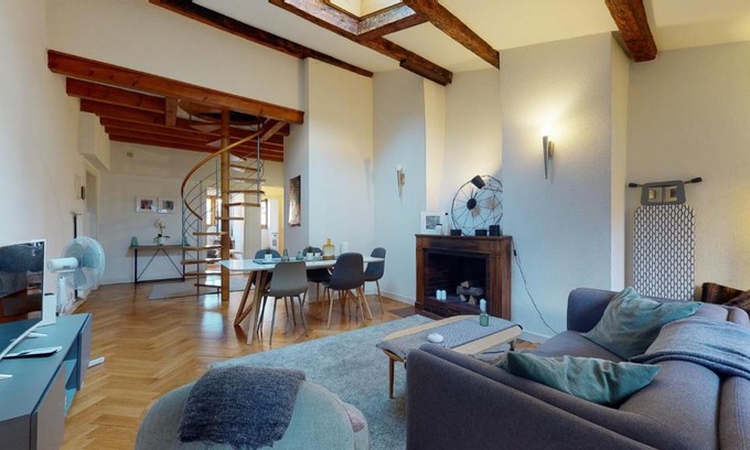 Bourg-de-Four Apartment | Modern Apartment Overlooking the Iconic Jet d'Eau