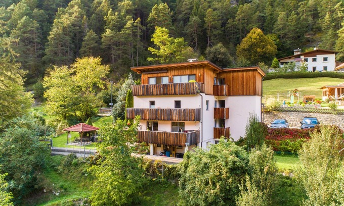 Serfaus House | Modern Apartment with Scenic Views and Family-Friendly Amenities