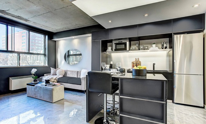 Shaughnessy Village Apartment | Modern One-Bedroom Apartment with Kitchen on 5th Floor