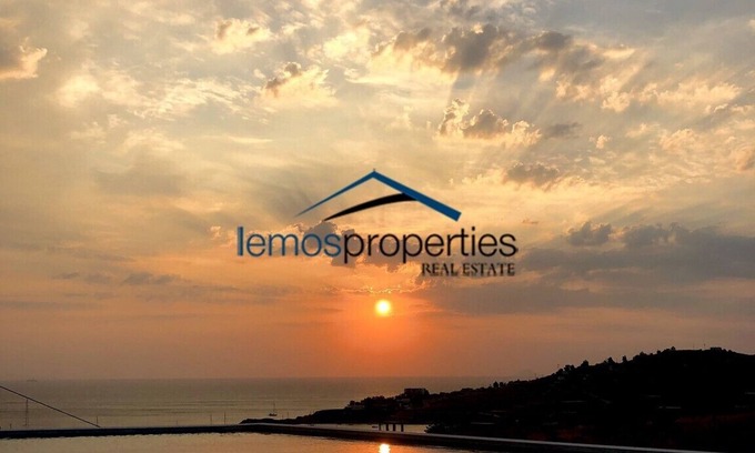 Koundouros Apartment | Stylish Apartment with Pool & Ocean View for Groups
