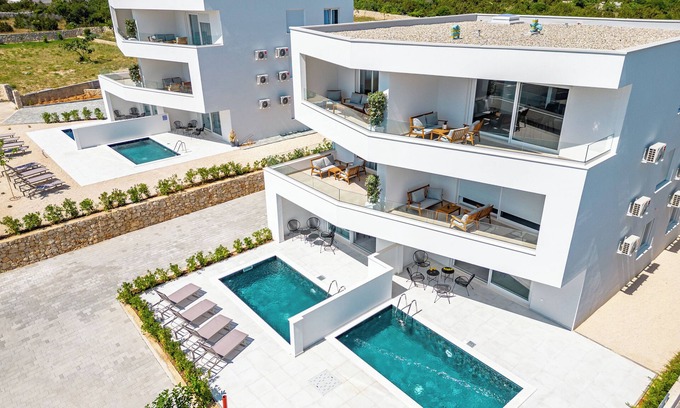 Zrce Apartment | Modern apartments with pool for 10