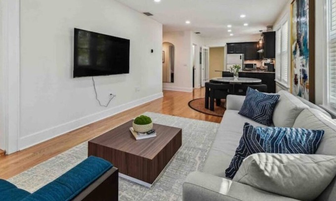 Crescent Lake Apartment | Modern Apartment Close to Downtown with Hot Tub & Pets Welcome