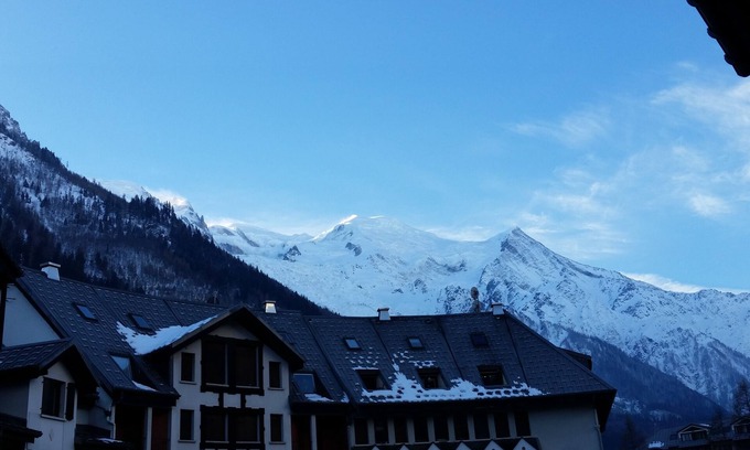 Chamonix City Centre Apartment | Stunning Apartment with Aiguille Du Midi Views & Breakfast