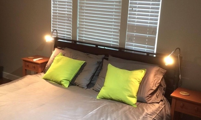South River City Apartment | Modern Apartment in So. Congress with Pool and Spa Amenities