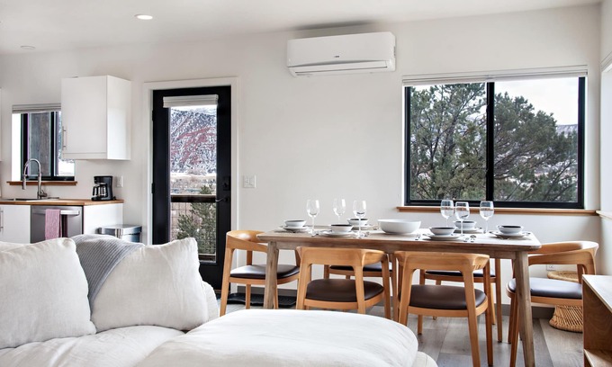 Carbondale Apartment | Inviting Modern Apartment with Grill & Mountain Views