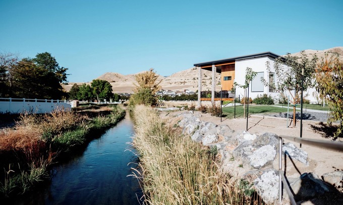 Smithfield House | Modern Apartment with Private Entry & Mountain Views