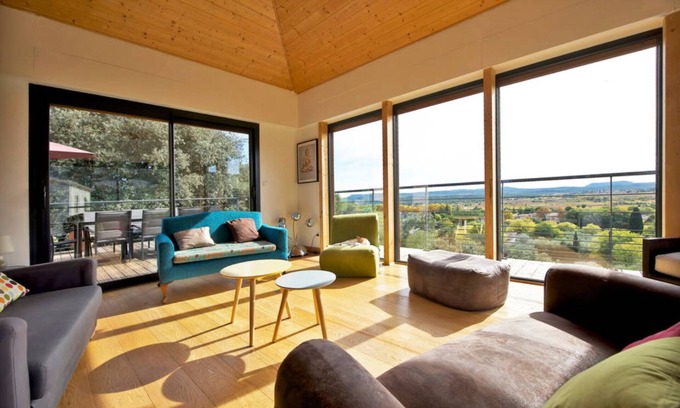 Corconne House | Eco-Friendly Oceanfront Retreat with Private Pool & Kitchen