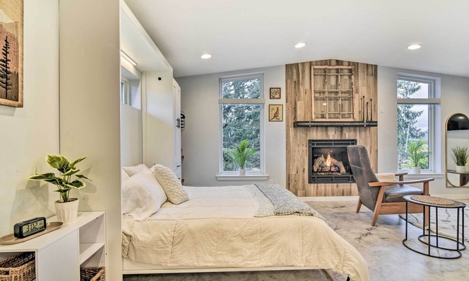 Aurora Apartment | Modern Aurora Studio with Private Patio & Family-Friendly Amenities
