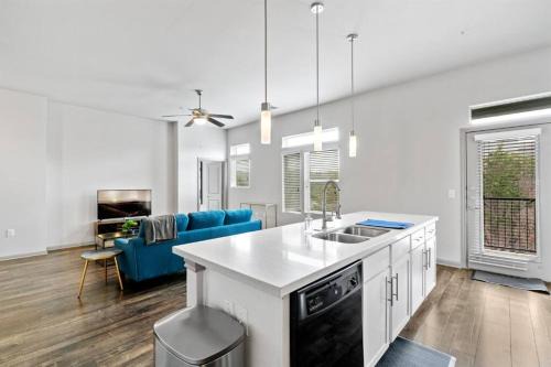 Montopolis Apartment | Stylish 2BR Apartment in Austin with Pool and Parking