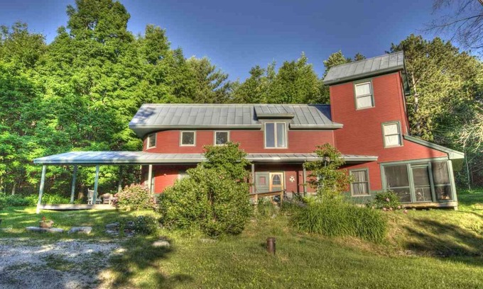 Brandon House | Cozy Barn Retreat Steps from 5 Ski Areas - Guest Rated 9.8