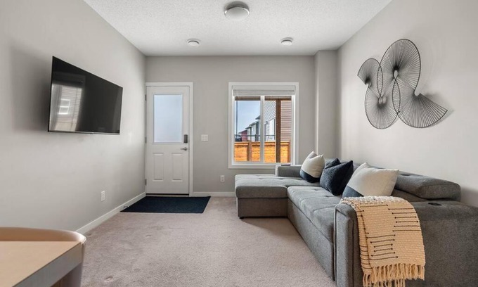 Sage Hill Apartment | Inviting 2 BR Retreat: Guest Rated 9.6 & Child Friendly