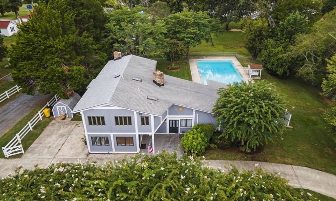 Deale House | Indulge at Modern Bay Dream: Guest Rated 9.8, Pet Friendly