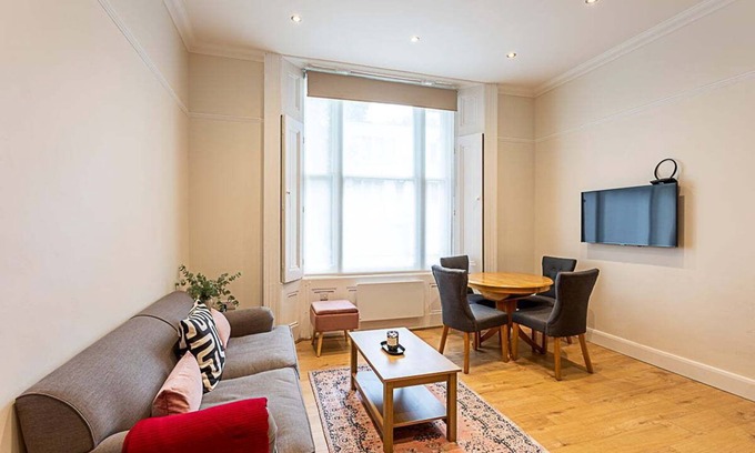 Bayswater Apartment | Stylish Bayswater Flat with Spa and Family-Friendly Amenities