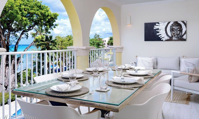 Dover Apartment | Modern Beachfront Condo with Pool - Sapphire Beach 213