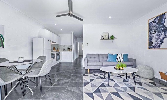 Cannonvale Apartment | Oceanfront Modern Apartment with Pool and Ocean Views