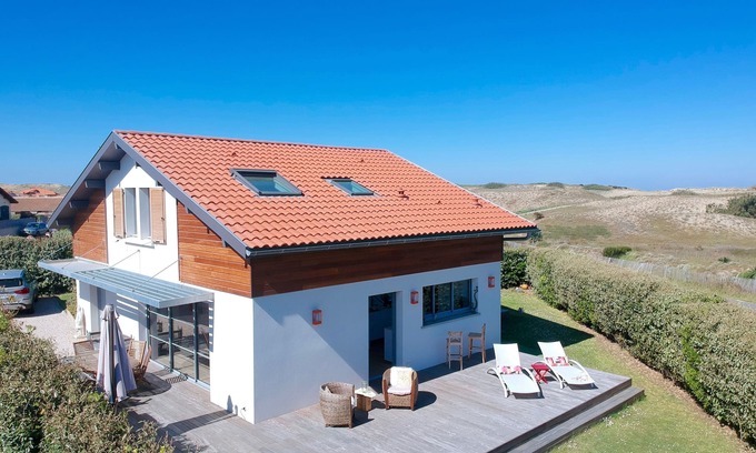 Capbreton House | Coastal Retreat with Ocean Views & Hot Tub, Rated 10/10