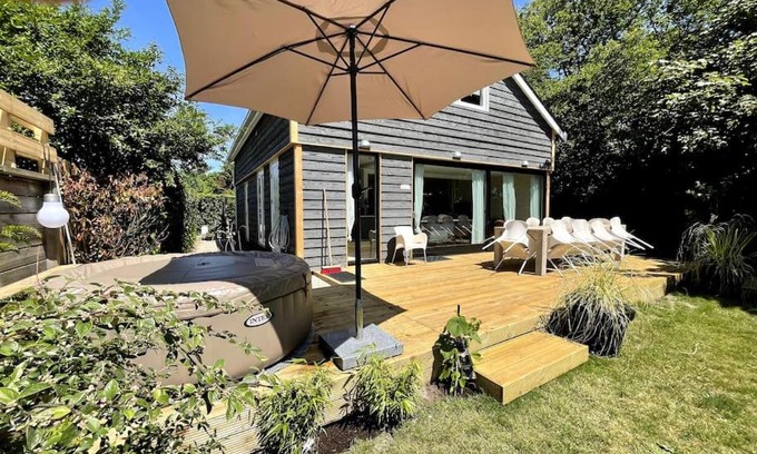 Julianadorp aan zee House | Beachfront Haven for 12 with Hot Tub & Ocean Views