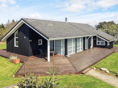 Grønhøj House | Family Retreat: 8-Person Holiday Home with Hot Tub