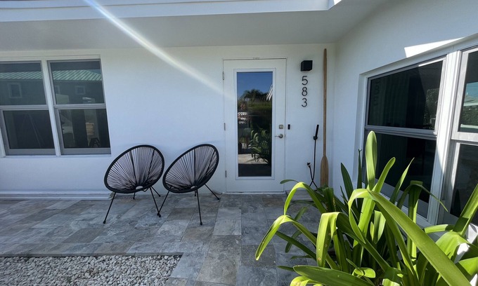 Treasure Cay Villa | Beachfront Villa with Pool and Spa - Bahamian Pine Retreat