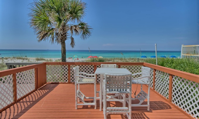Thomas Drive House | Stylish Beachfront 2BD3BA Home with Ocean View & Kitchen