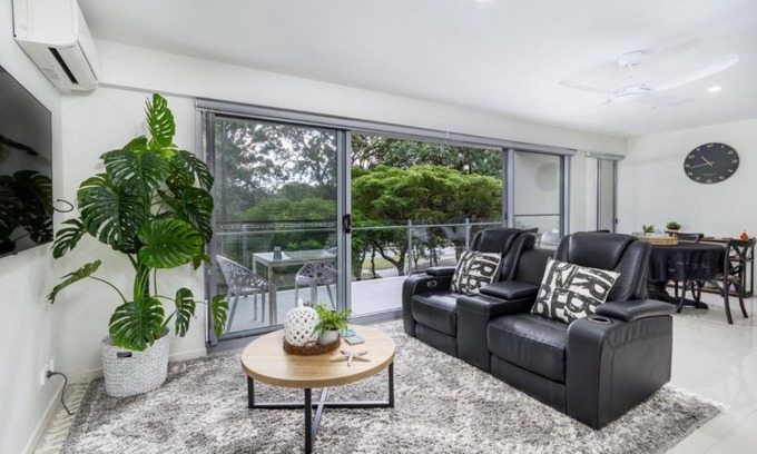Woorim House | Chic Beachside Retreat with Family-Friendly Amenities