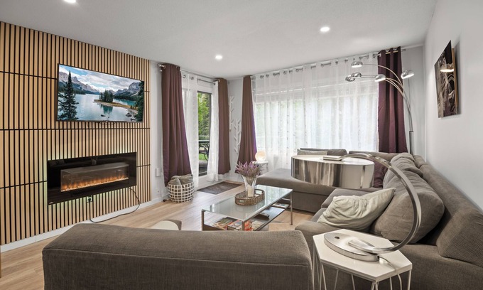 East Kootenay Condo | Modern Bear retreat ,Creekside ,Hike, Bike, Ski, Soak, Ground level