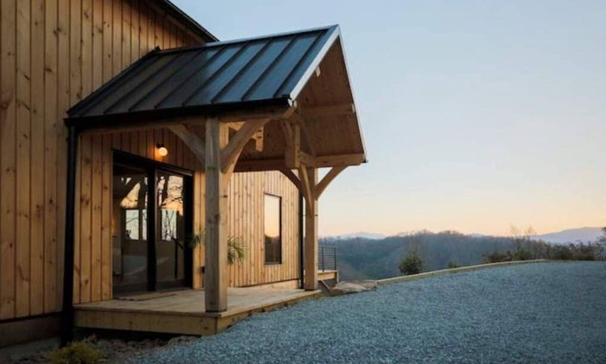 Vilas House | Unwind in Blue Ridge Timber-Frame Home with Hot Tub & Sauna