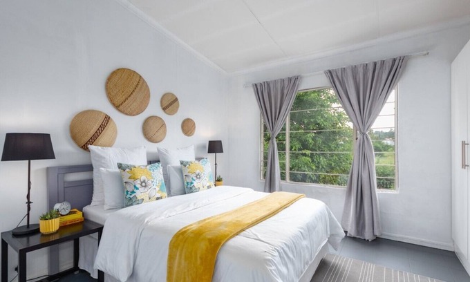Centurion Hotel | Trendy Bohemian Apartment with Pool & BBQ in Centurion