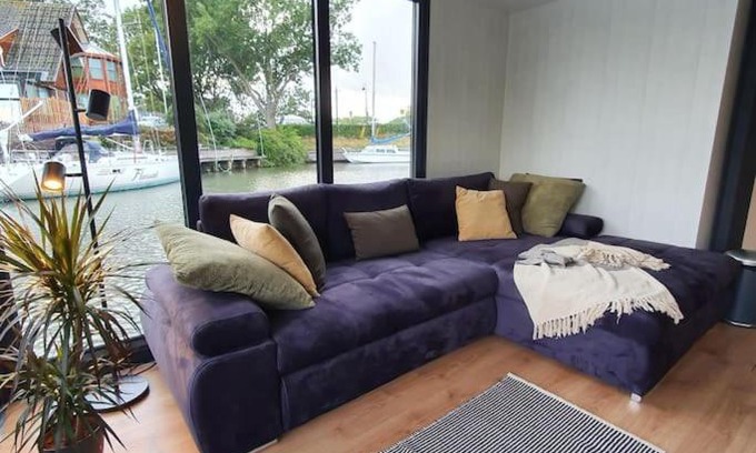 Monnickendam Boat Rental | New Houseboat Retreat Near Amsterdam - Rated 8.7/10