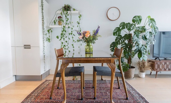 Deptford Apartment | Bright Modern Flat with King Bed & Spa Amenities