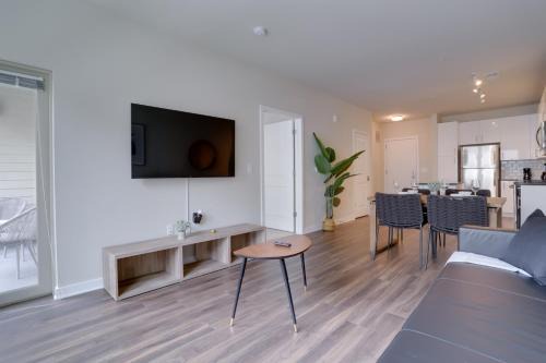 Jefferson Manor Apartment | Bright and Modern Apartment in Alexandria for Families