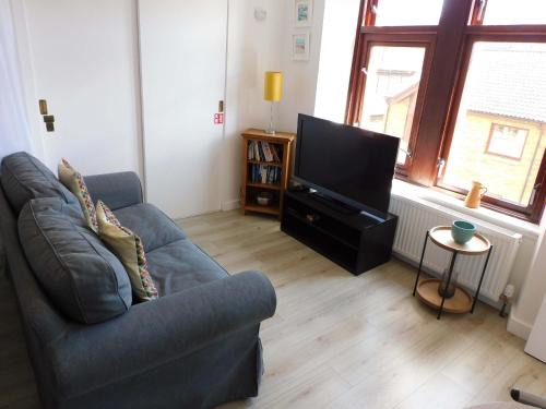 Shawlands Apartment | Bright Modern Studio Apartment in South Glasgow - 8.9/10 Rated