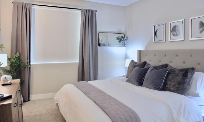 Orange Apartment | Modern Hotel with Pool & Ocean View - Near CHOC & St Joseph