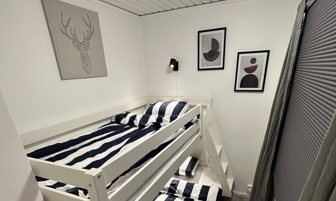 Undenas Cottage | Cozy Modern Cabin Retreat: Pet & Child Friendly Stay