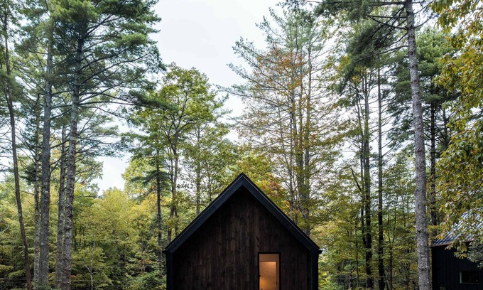 Highlands House | Modern Cabin Retreat | Pet Friendly & Close to Town